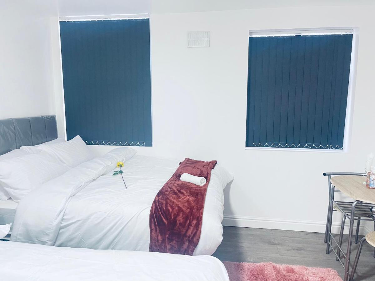 1 Bed Apartment With 2 Beds 1 Double Plus 1 Single Бирмингем Экстерьер фото