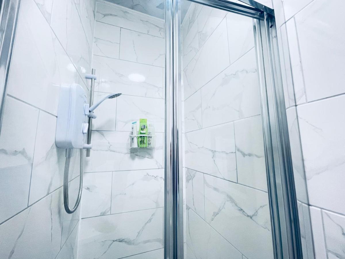 1 Bed Apartment With 2 Beds 1 Double Plus 1 Single Бирмингем Экстерьер фото