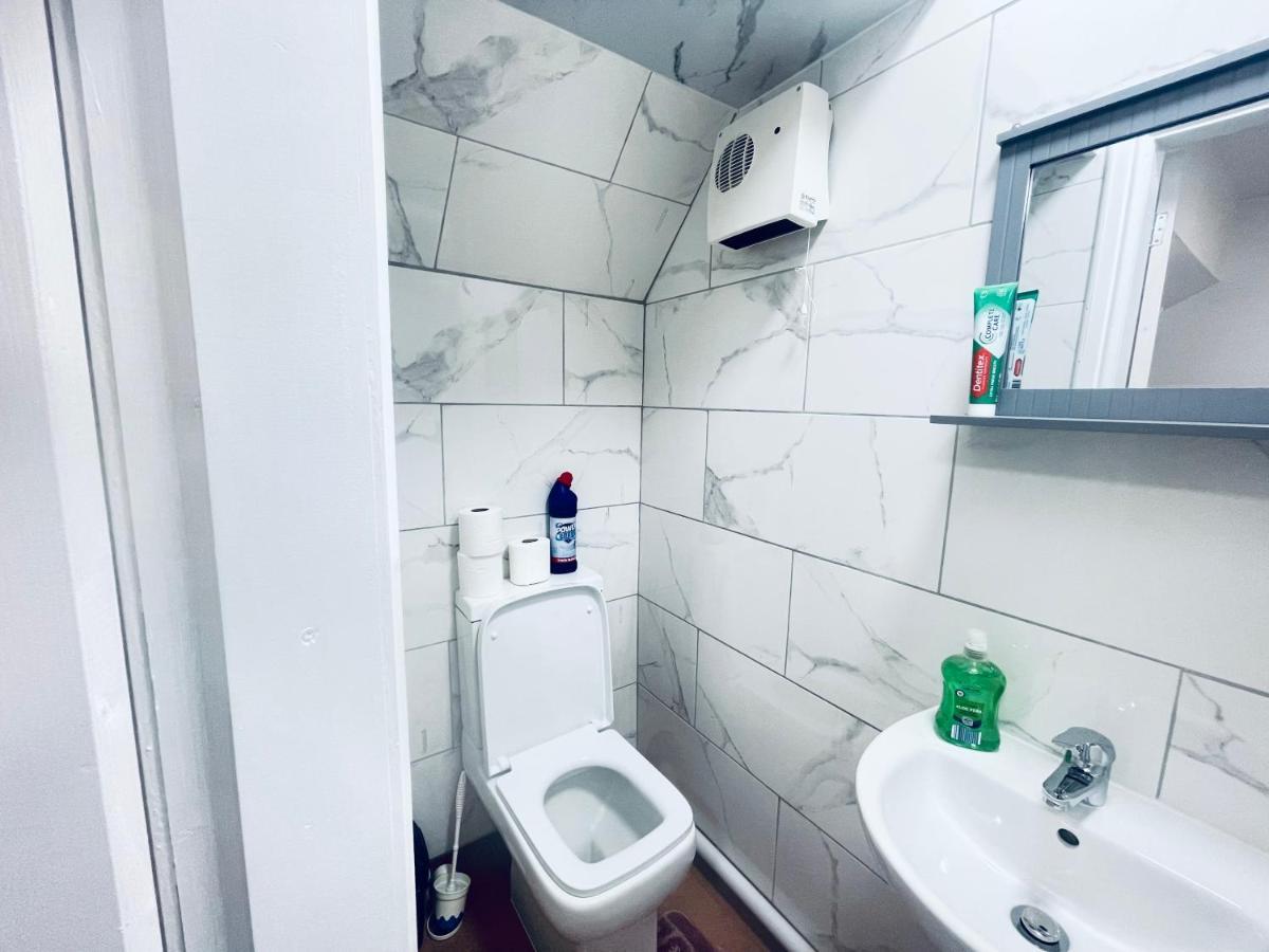 1 Bed Apartment With 2 Beds 1 Double Plus 1 Single Бирмингем Экстерьер фото