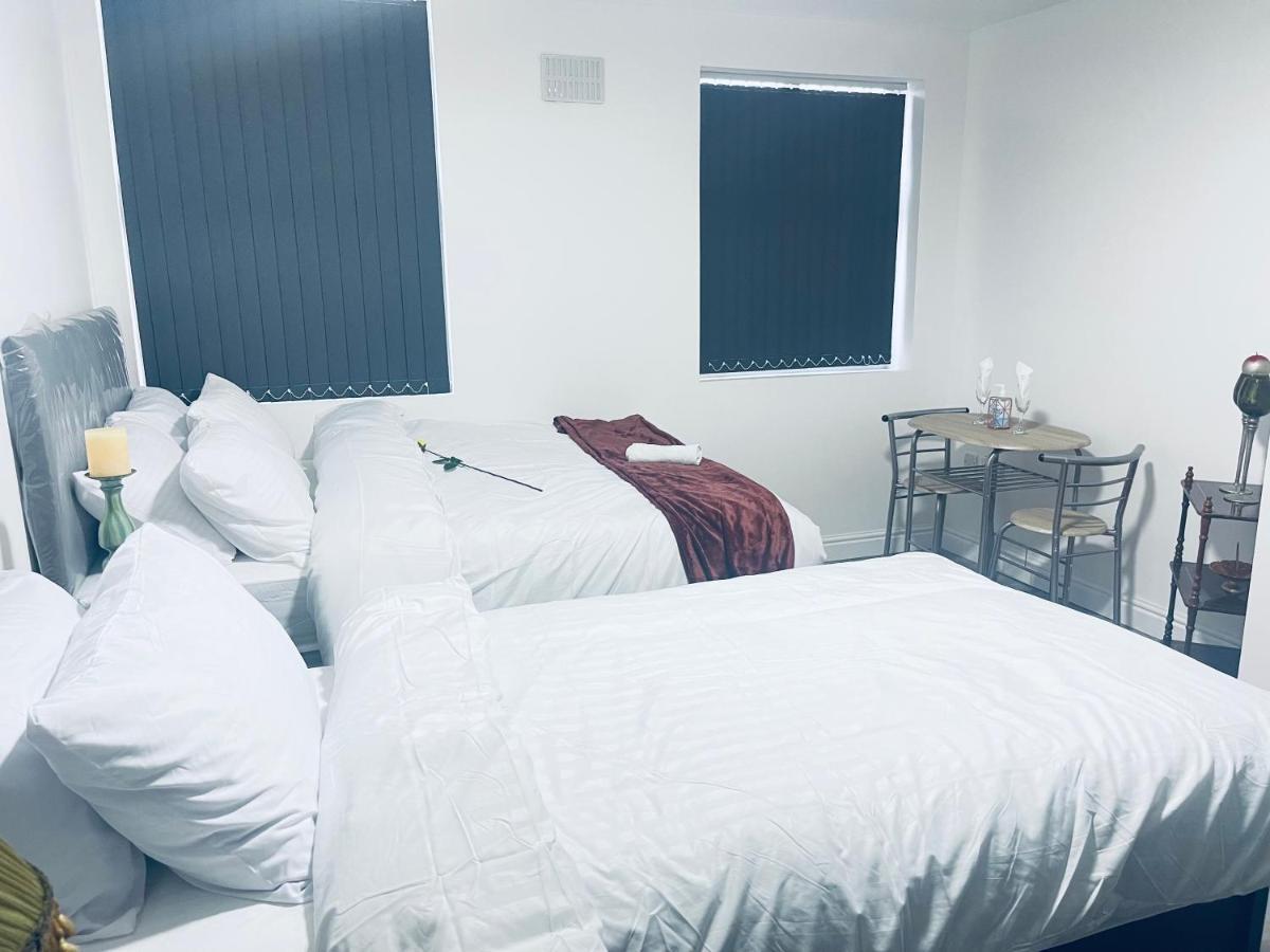 1 Bed Apartment With 2 Beds 1 Double Plus 1 Single Бирмингем Экстерьер фото