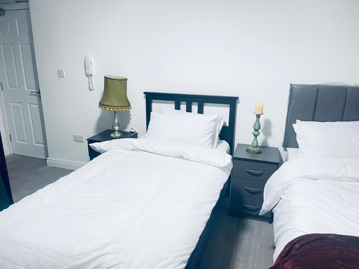 1 Bed Apartment With 2 Beds 1 Double Plus 1 Single Бирмингем Экстерьер фото